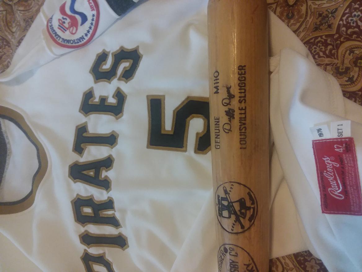 Name:  Duffy Dyer Pirates 1976 Home front closer with MFG Tags  Bicentennial bat and jersey.jpg
Views: 3494
Size:  81.8 KB